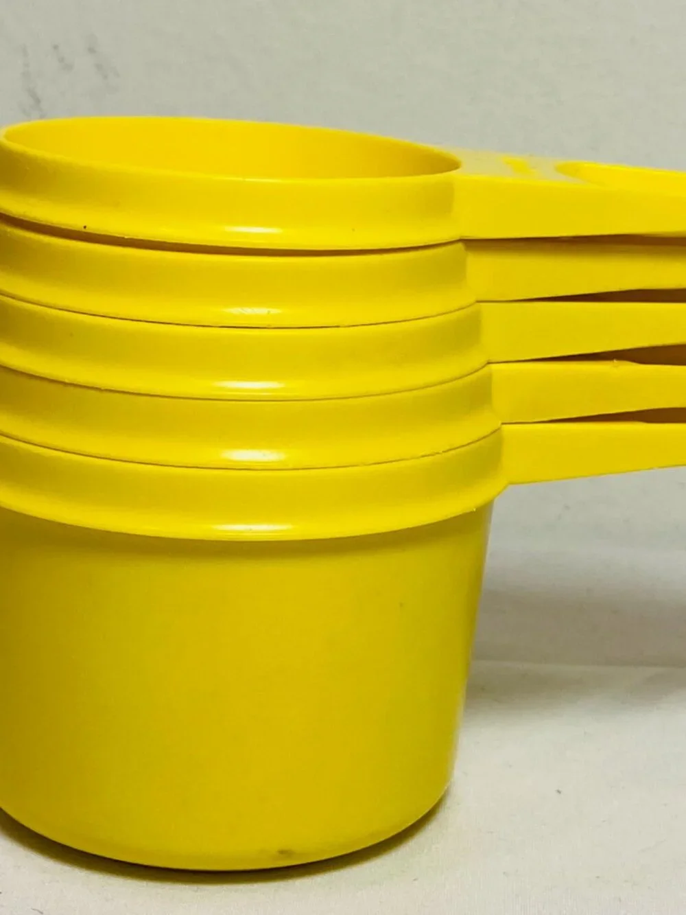 VNTG Tupperware 5 Pc Measuring Cups Canary/Sunshine Yellow, No 1 Cup Measure